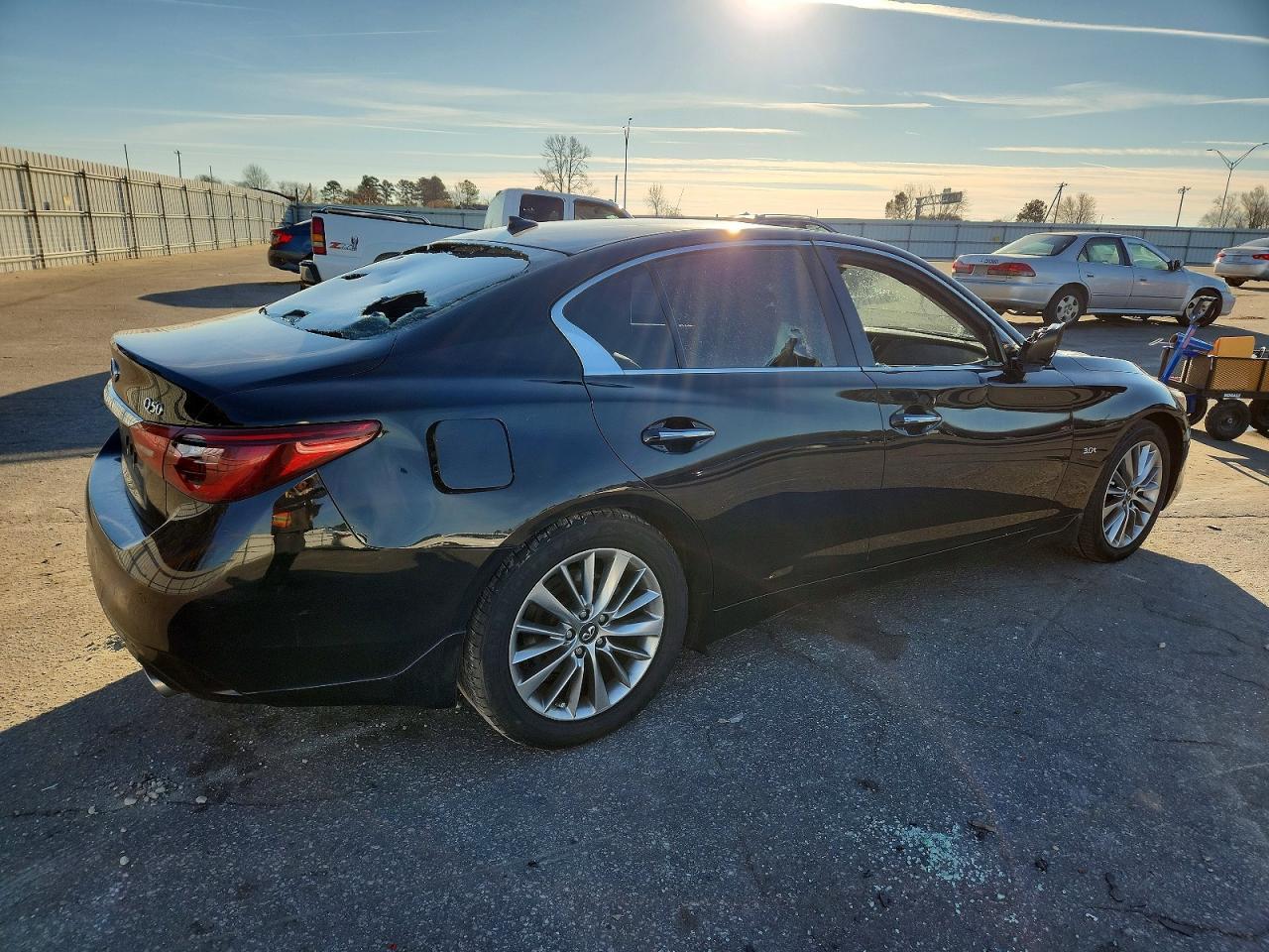 2018 Infiniti Q50 Luxe - Фото 3