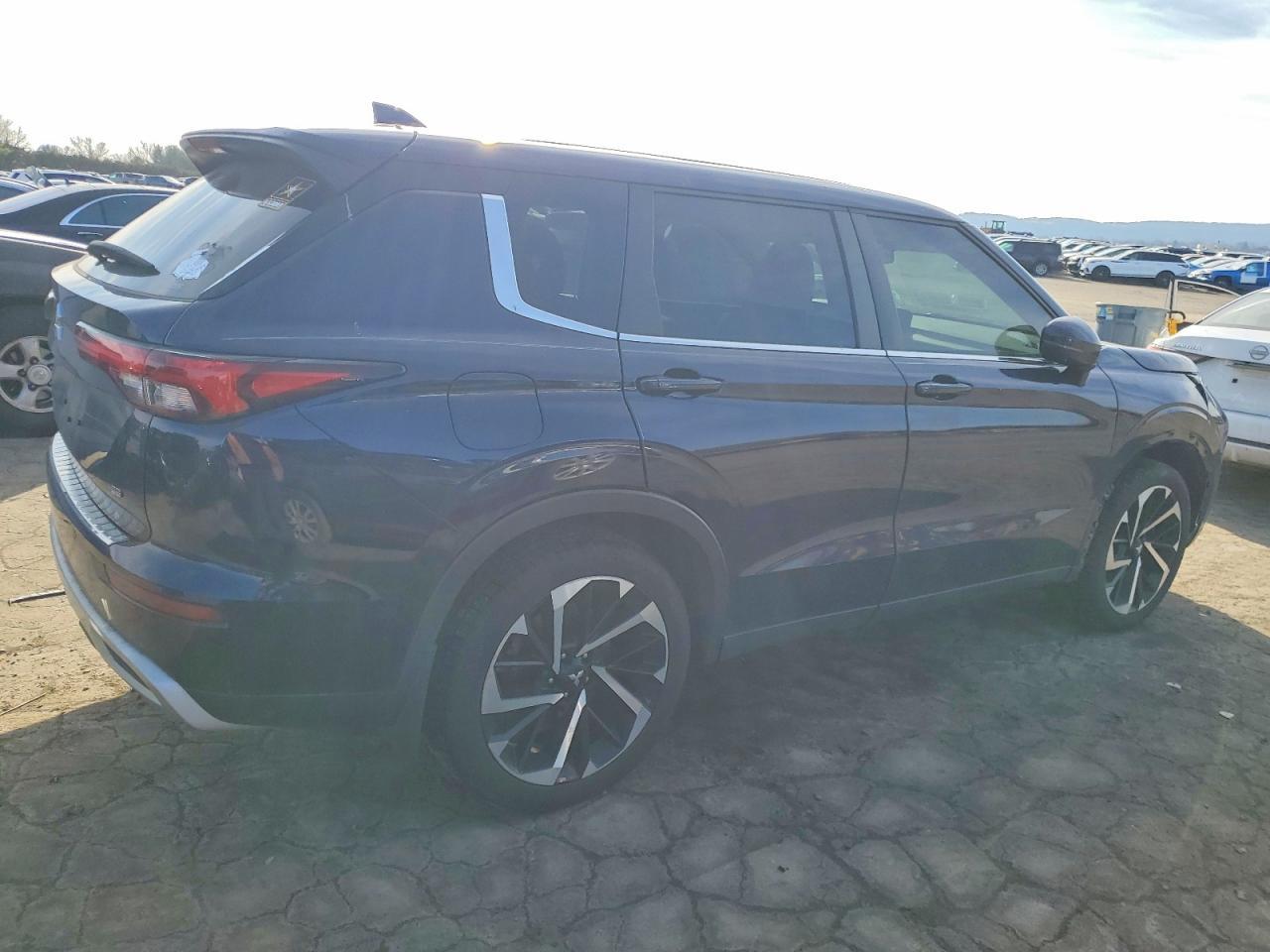 2022 Mitsubishi Outlander Se - Image 3
