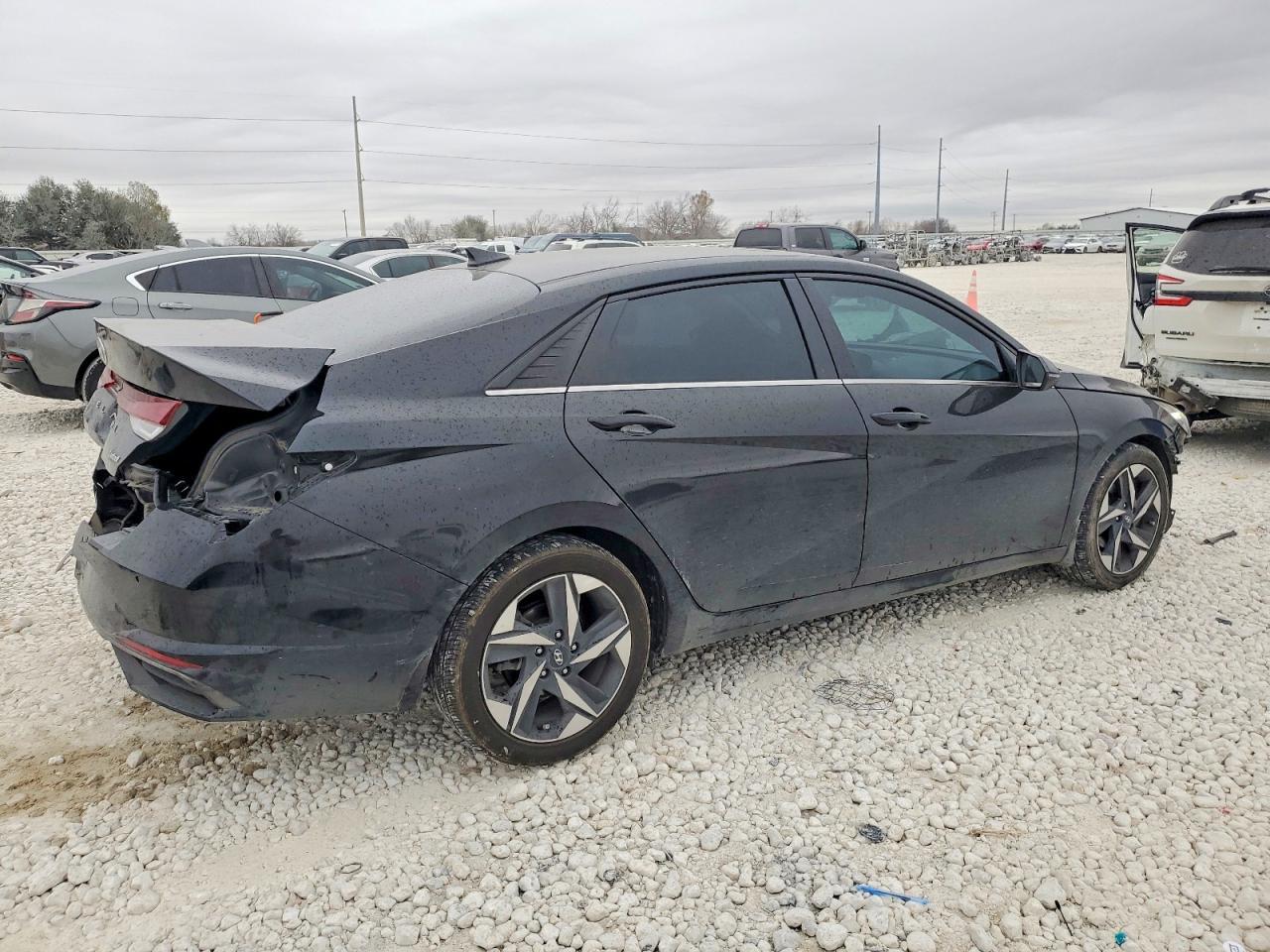 2023 Hyundai Elantra Limited - Image 3