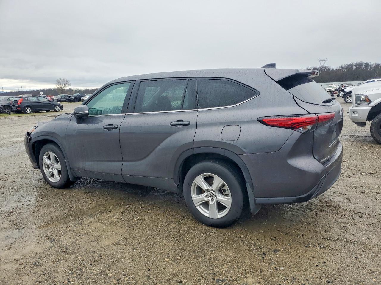 2022 Toyota Highlander L - Фото 2