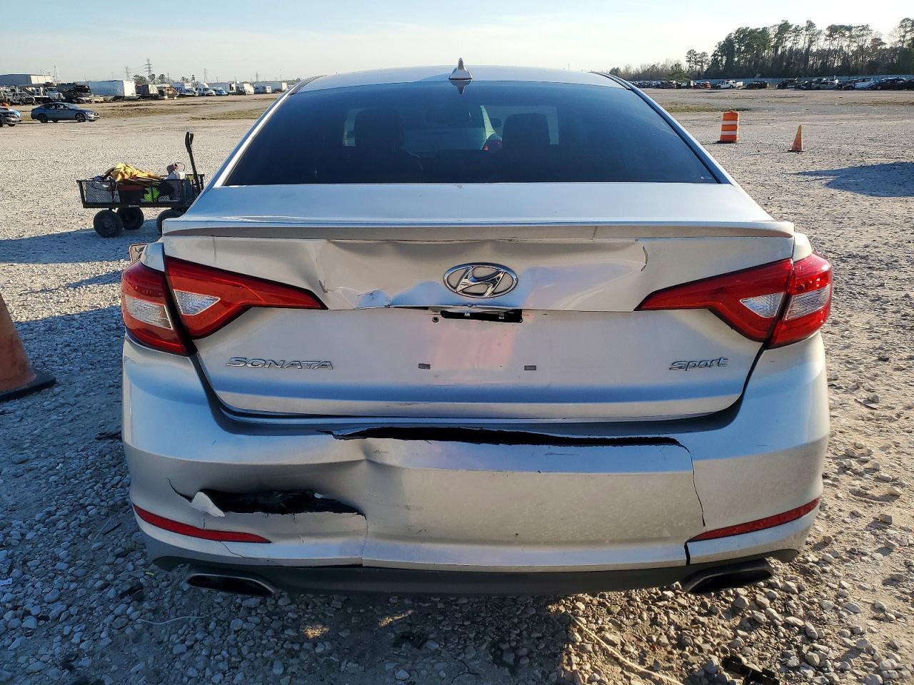 2016 Hyundai Sonata Sport - Image 6