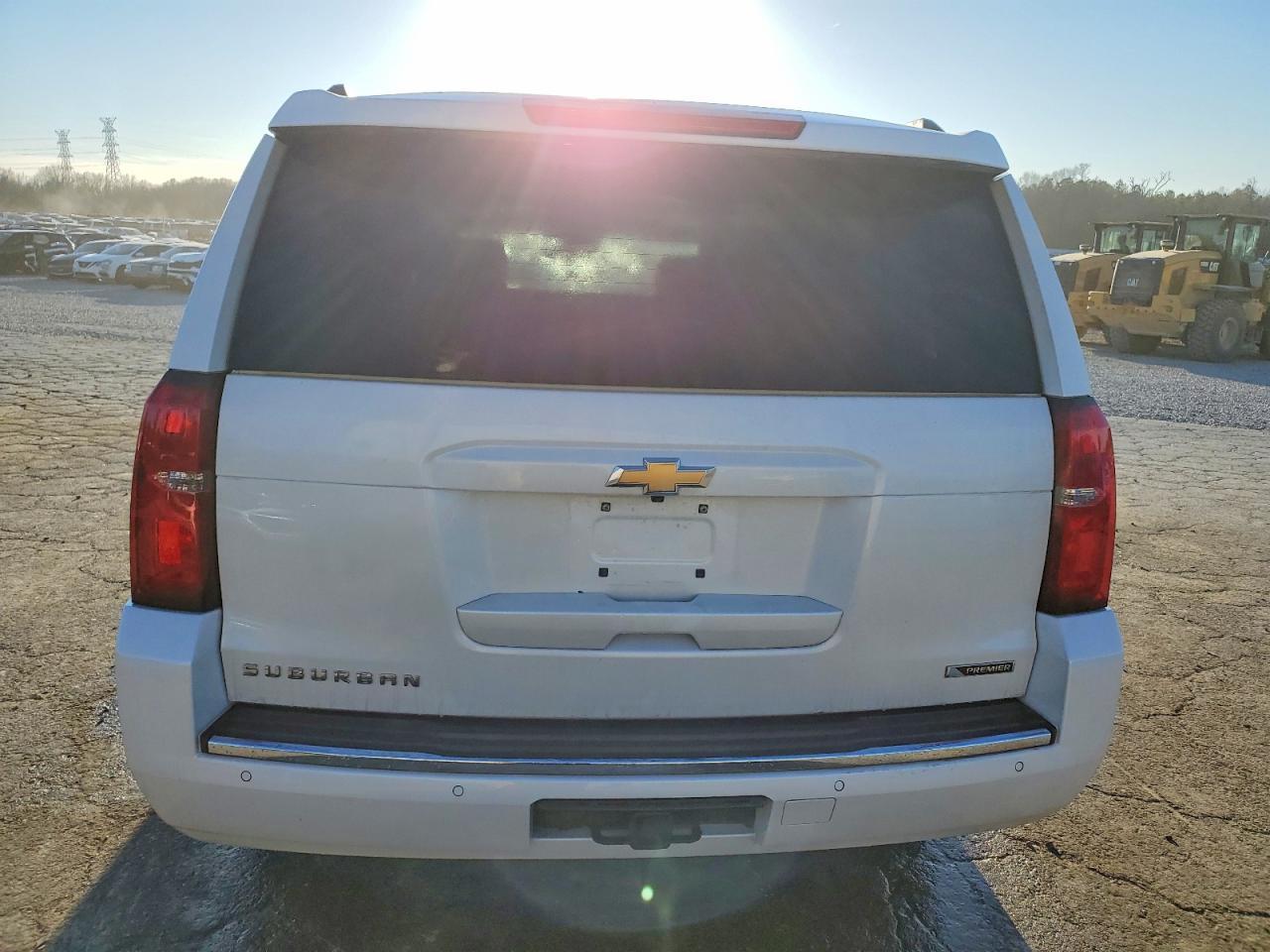 2018 Chevrolet Suburban C1500 Premier - Image 6