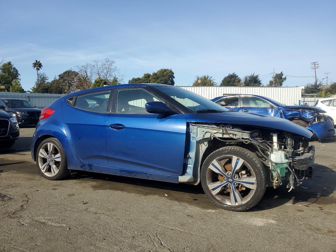 2017 Hyundai Veloster - Image 4