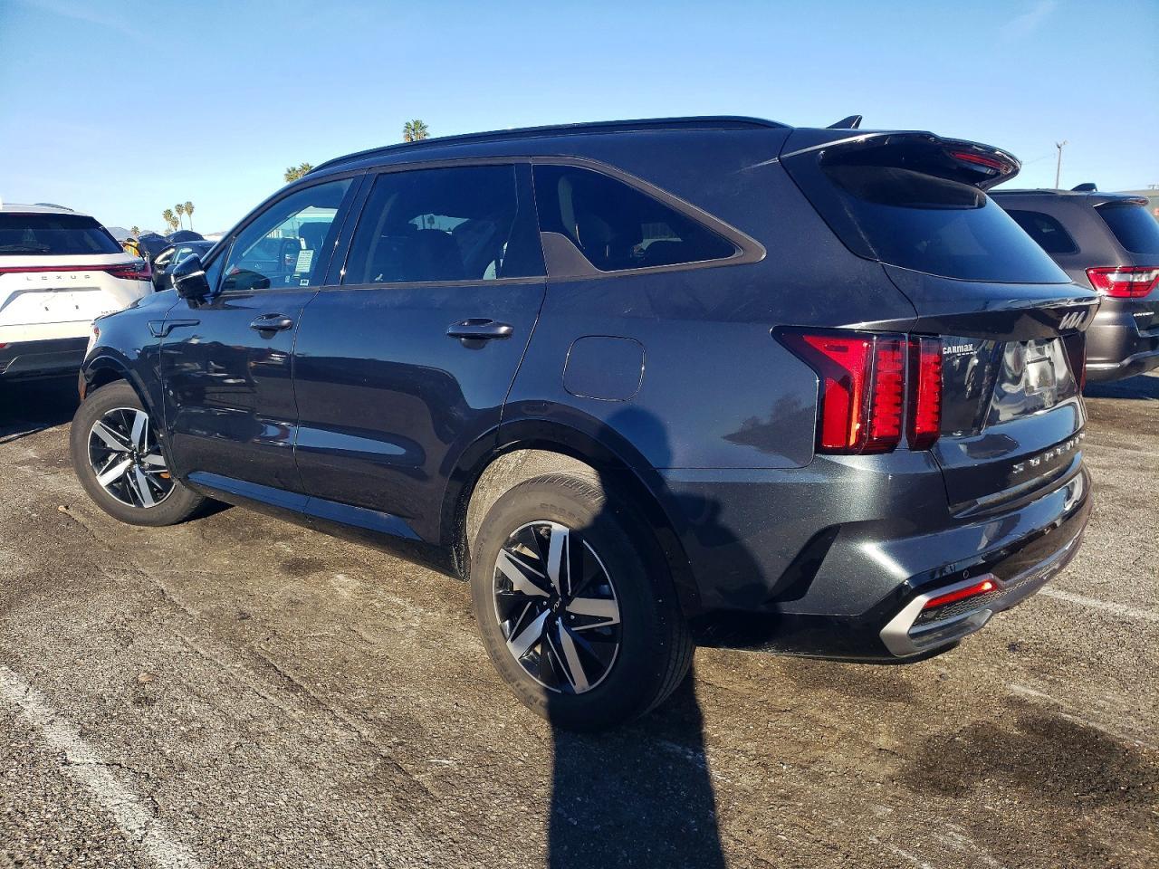 2022 Kia Sorento S - Фото 2
