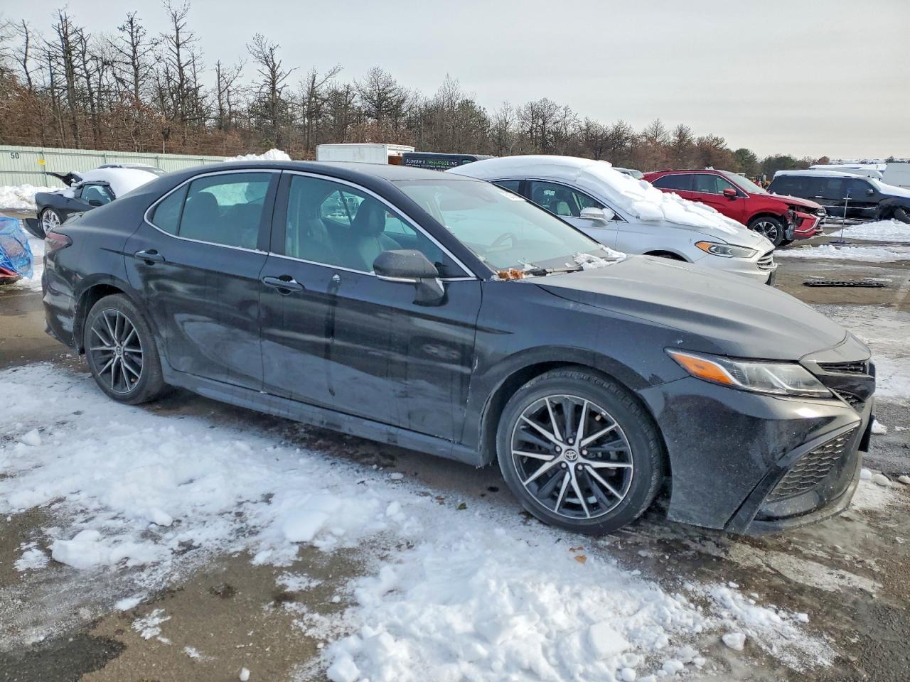 2022 Toyota Camry Se - Image 4