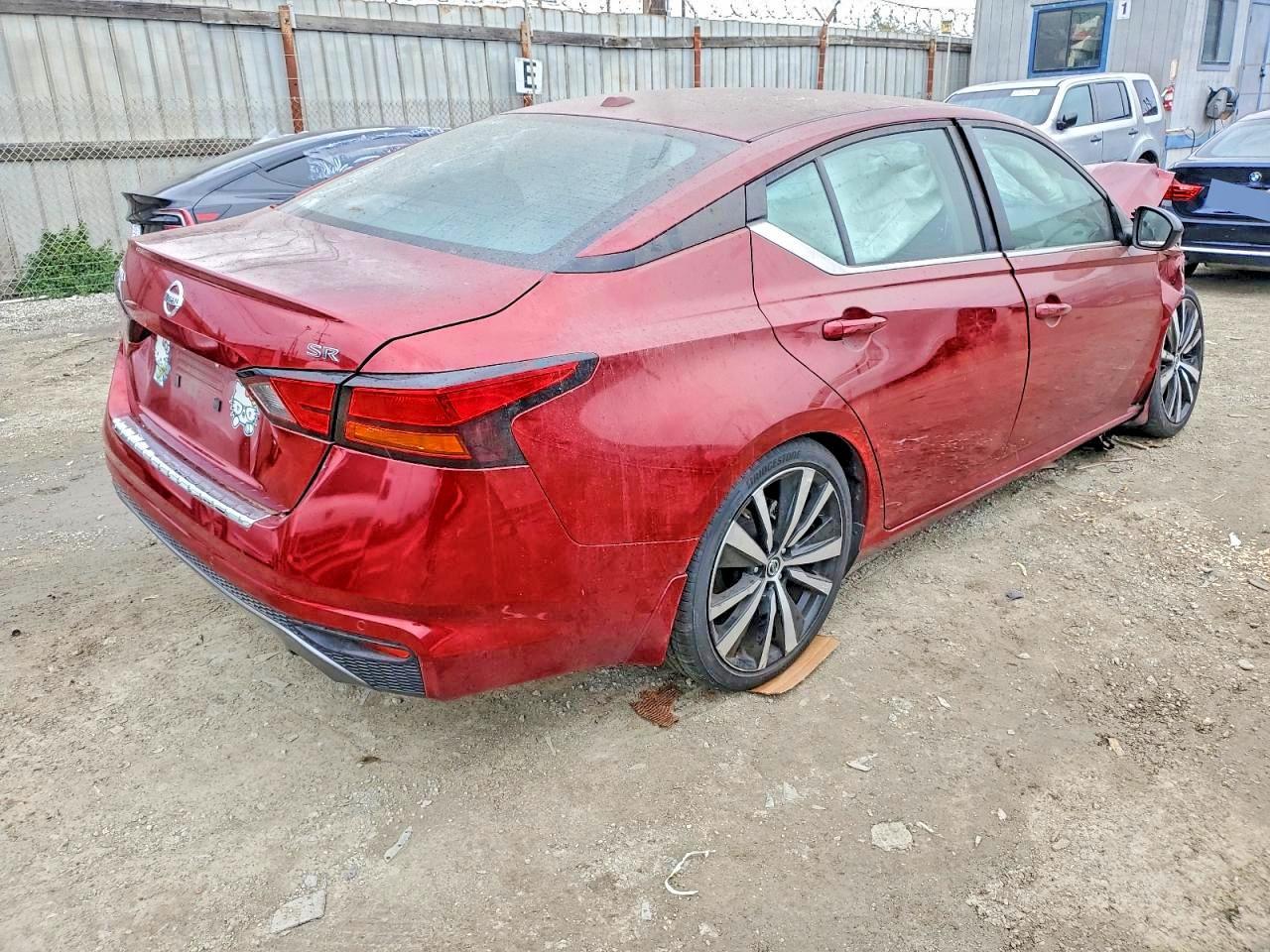 2022 Nissan Altima 2.5 Sr - Фото 3
