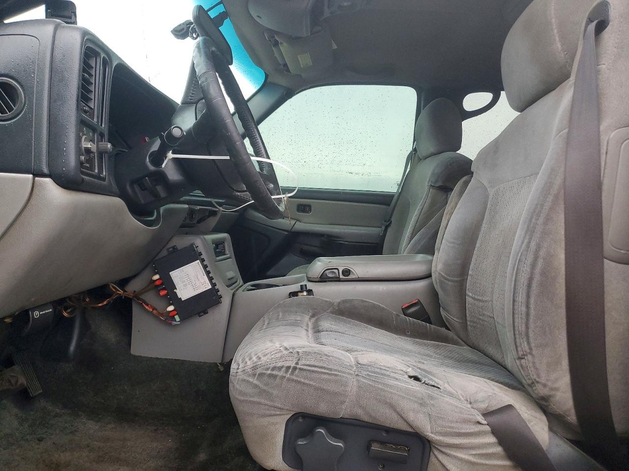 2001 Chevrolet Suburban C1500 - Image 7