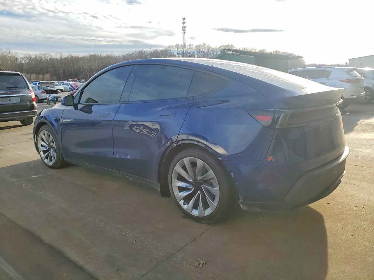 2026 Tesla Model Y - Фото 2