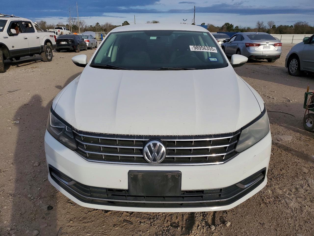 2016 Volkswagen Passat S - Image 5