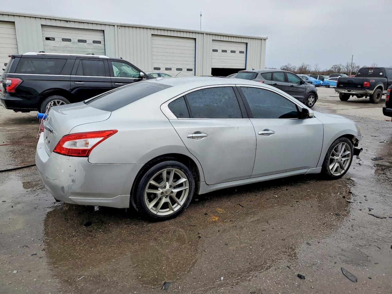 2010 Nissan Maxima 3.5 S - Фото 3