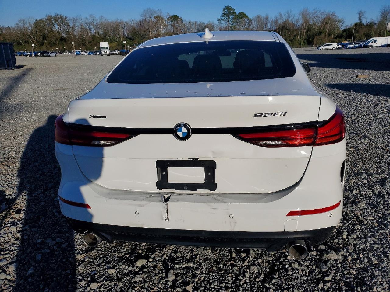 2022 BMW 228Xi - Фото 6