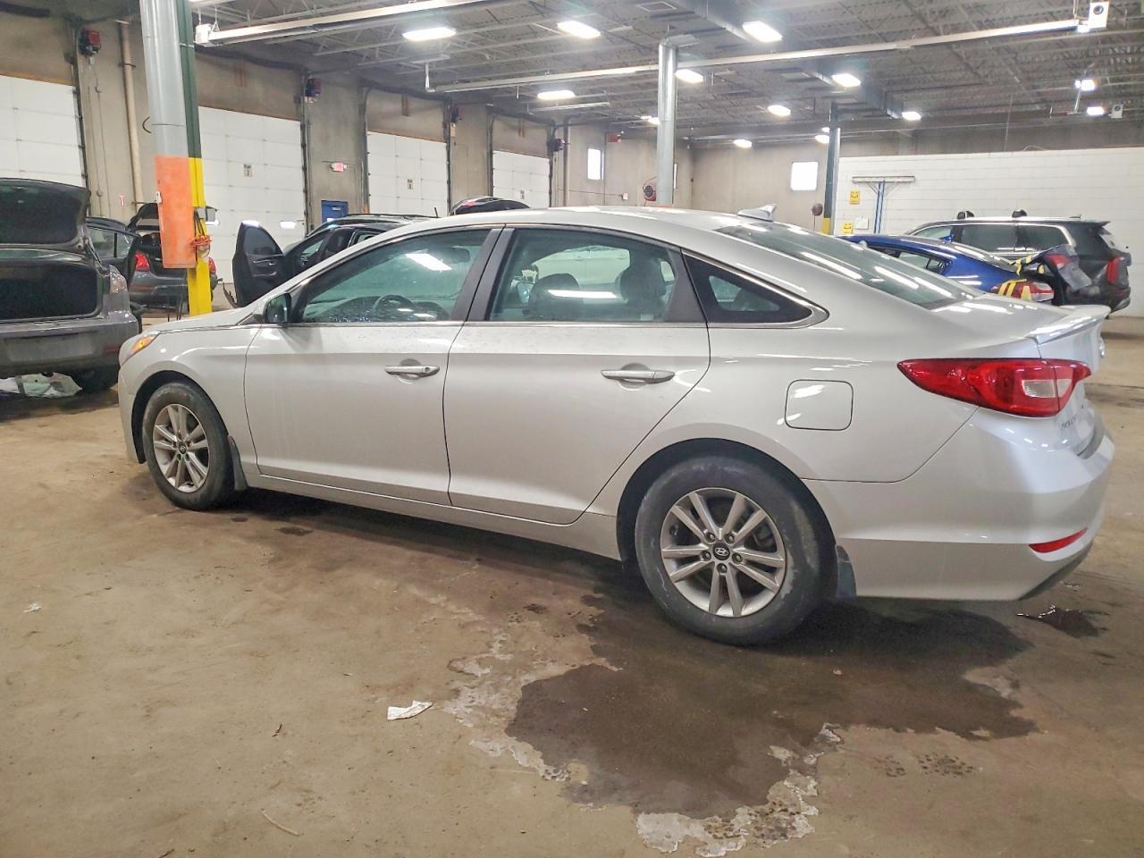 2017 Hyundai Sonata Se - Фото 2