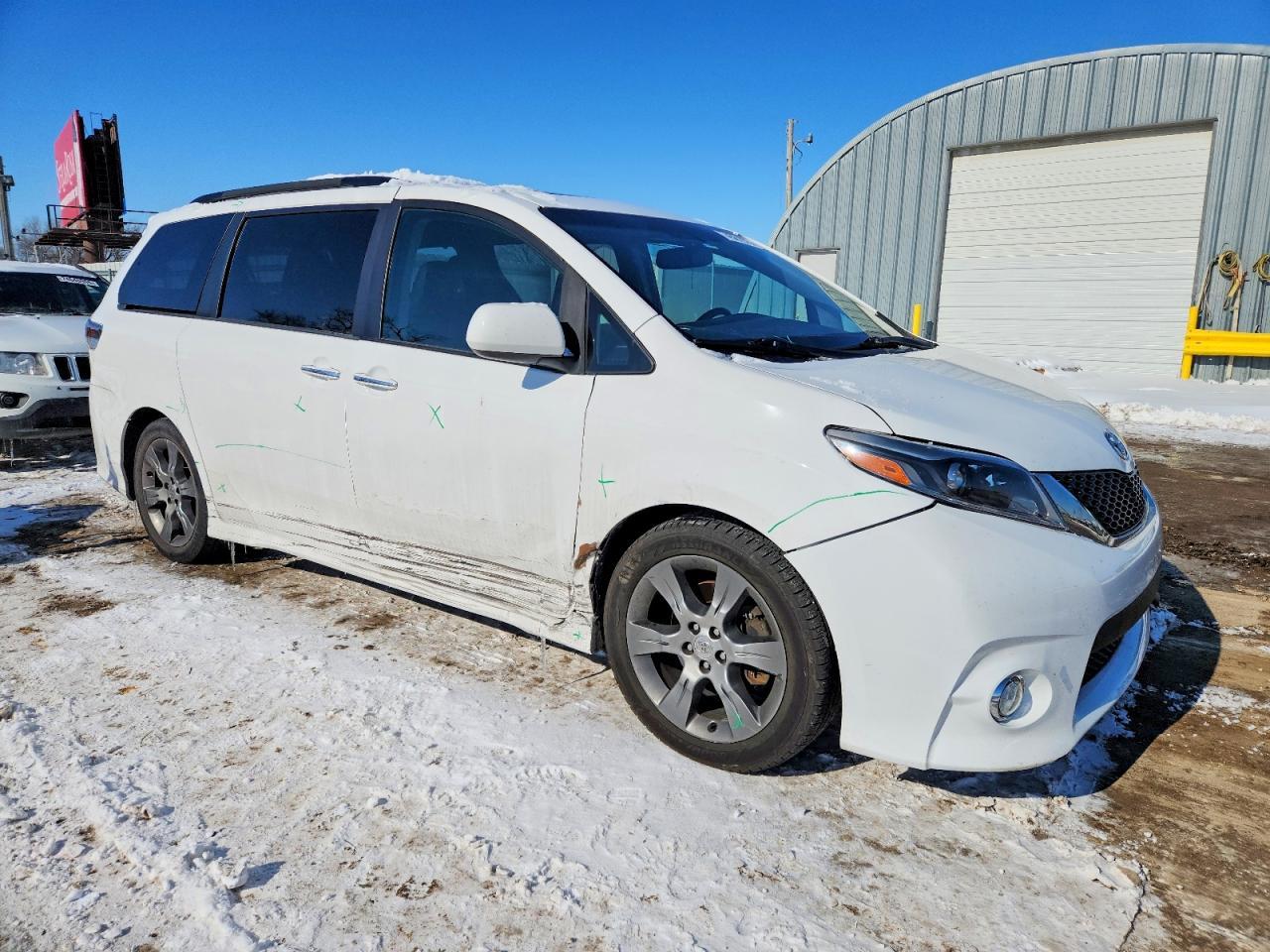 2015 Toyota Sienna Sport - Фото 4