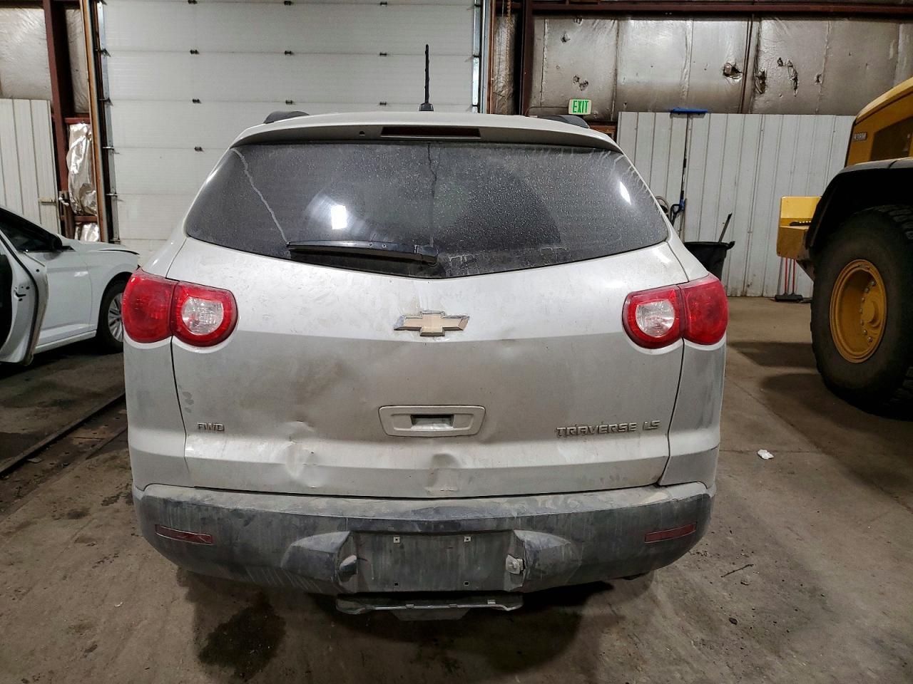 2011 Chev Traverse Ls - Image 6