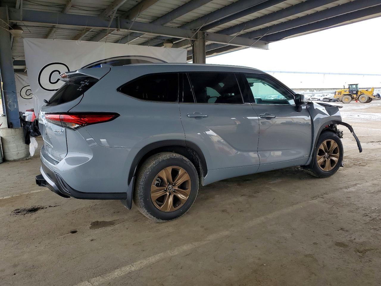 2022 Toyota Highlander Hybrid Bronze Edition - Фото 3