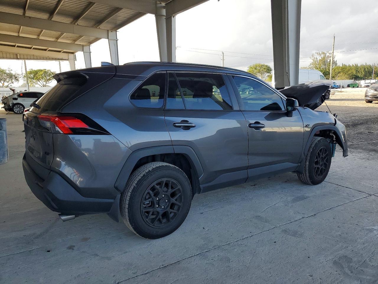 2021 Toyota Rav4 Le - Фото 3