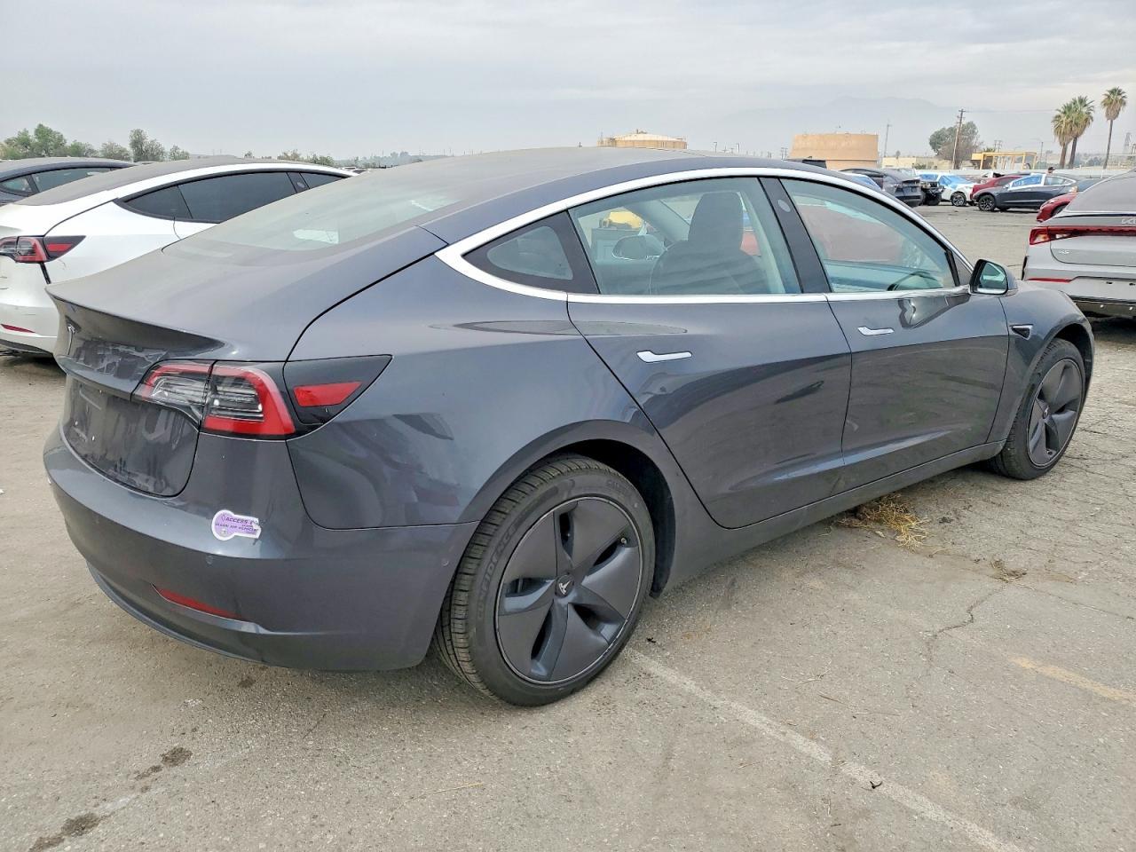 2018 Tesla Model 3 - Фото 3
