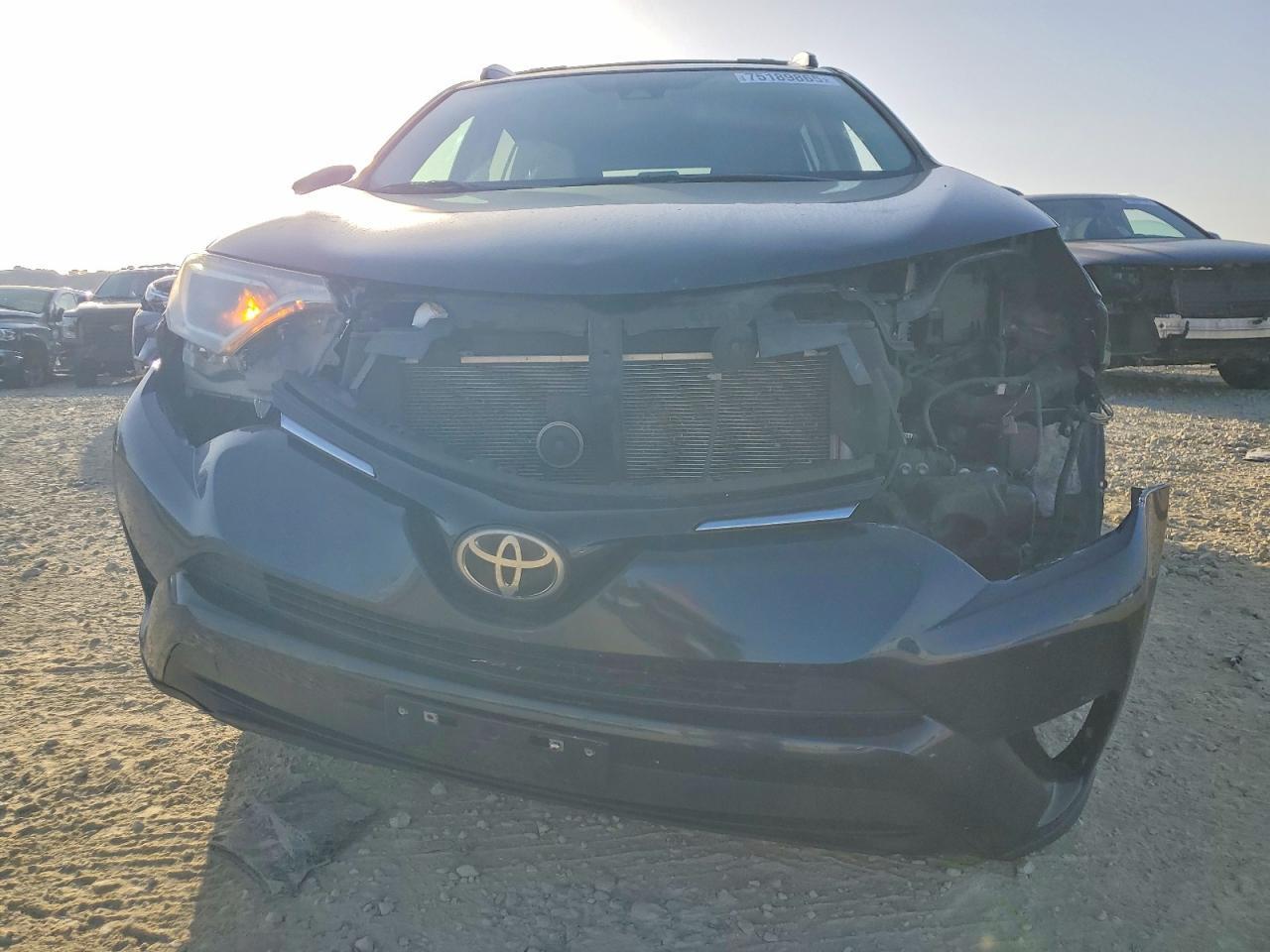 2017 Toyota Rav4 Le - Image 5