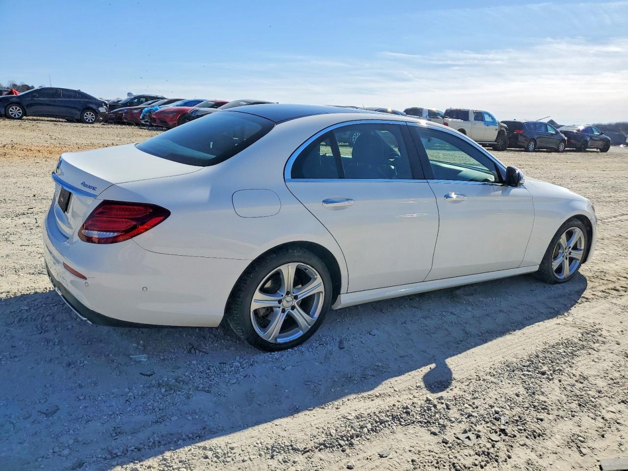 2019 Mercedes-Benz E 300 4Matic - Фото 3