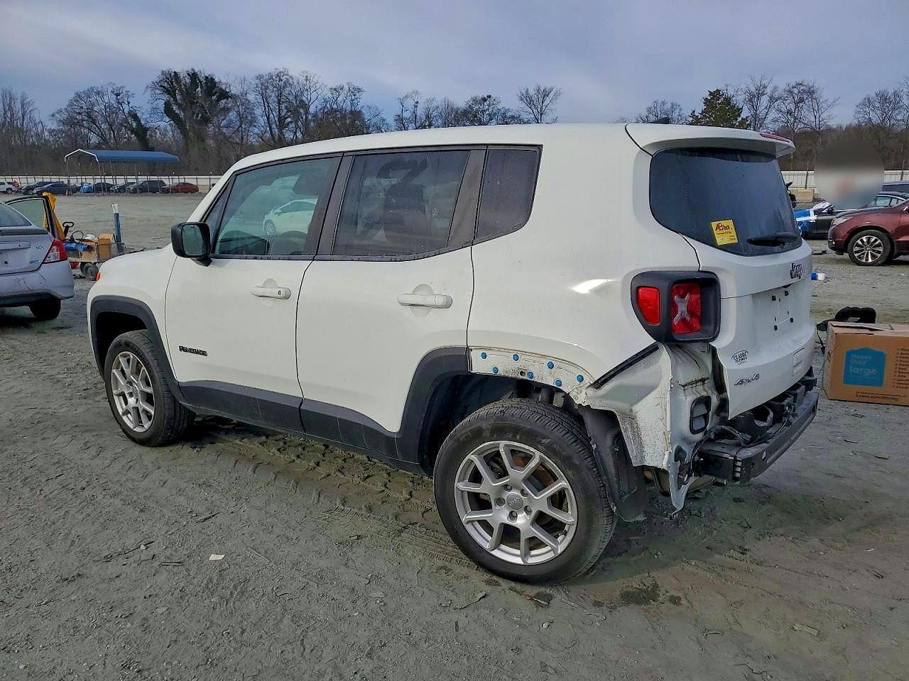 2023 Jeep Renegade Latitude - Фото 2