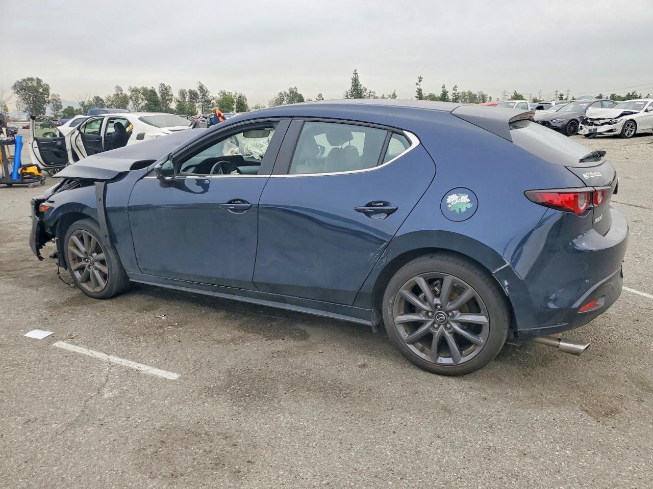 2022 Mazda 3 Preferred - Фото 2