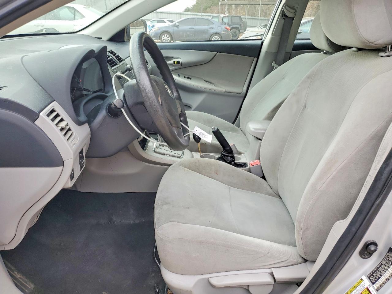 2011 Toyota Corolla Base - Фото 7