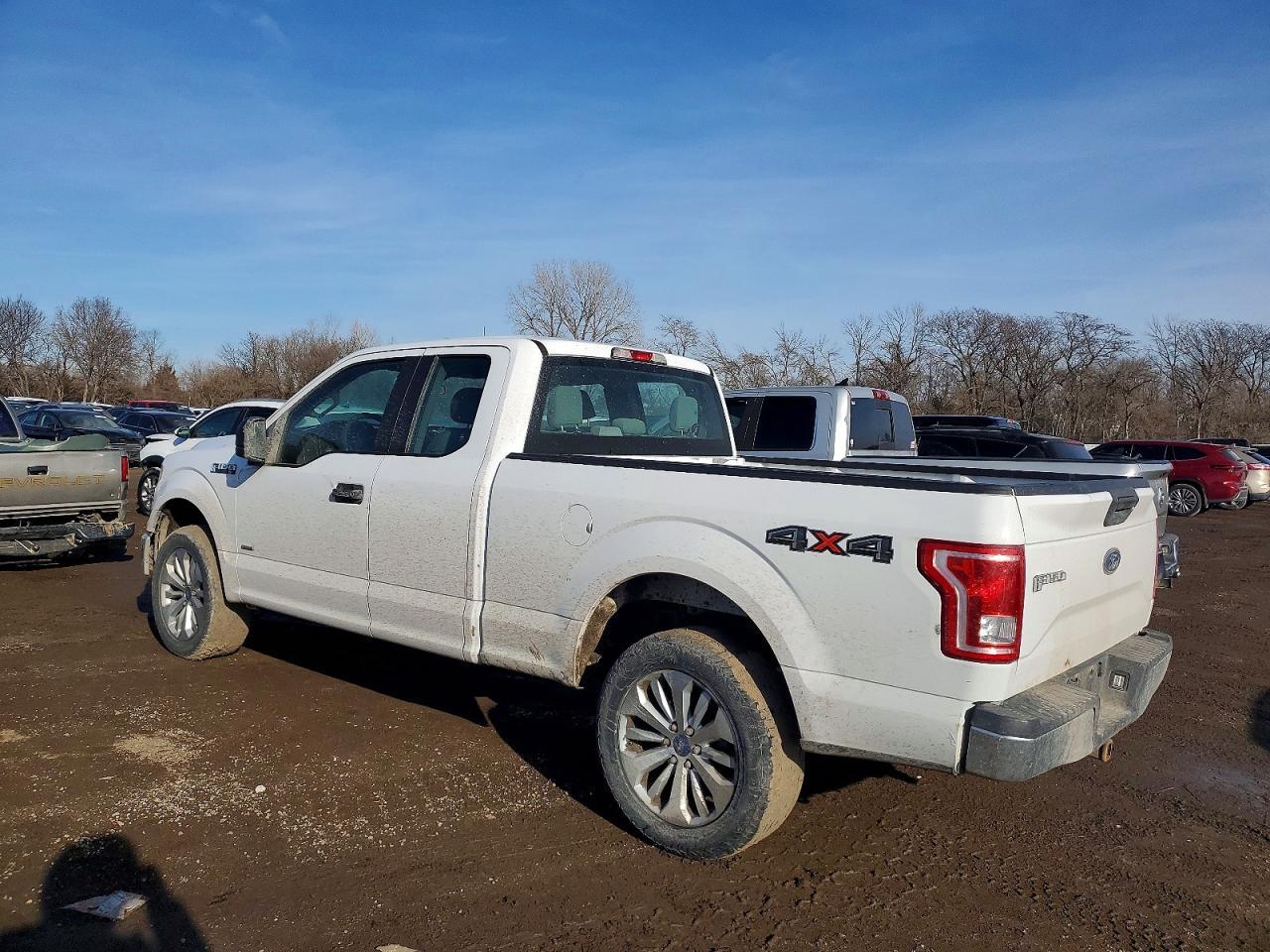 2016 Ford F150 Super Cab - Фото 2