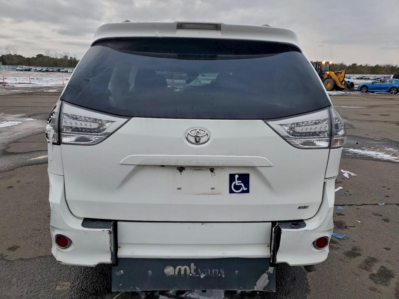 2018 Toyota Sienna Se - Image 6