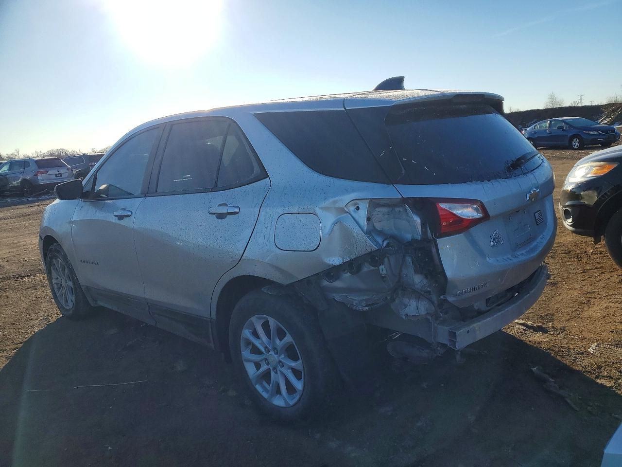 2021 Chevrolet Equinox Ls - Фото 2