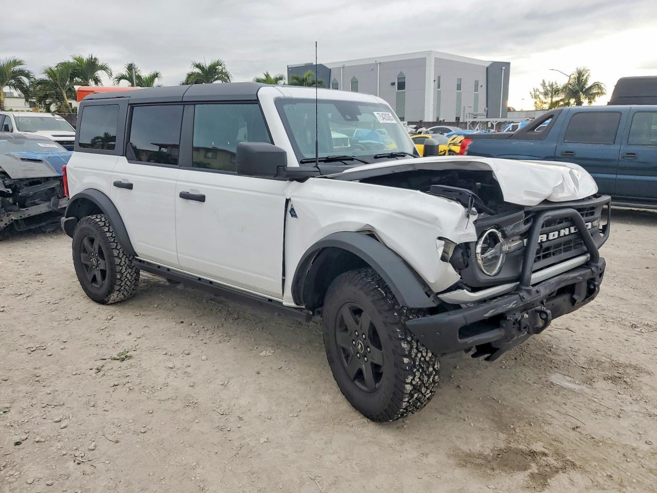2024 Ford Bronco Black Diamond - Фото 4