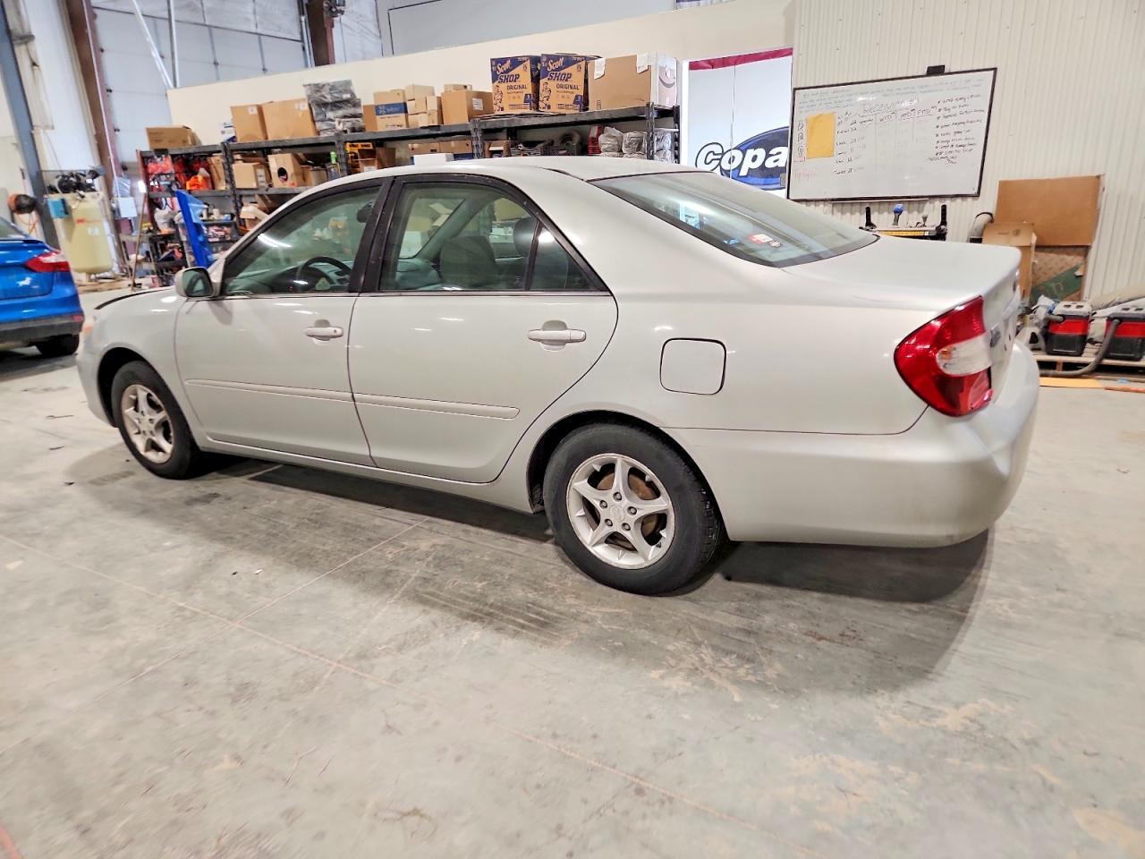 2002 Toyota Camry-Le - Фото 2