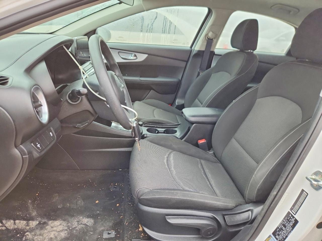 2023 Kia Forte Lxs - Image 7