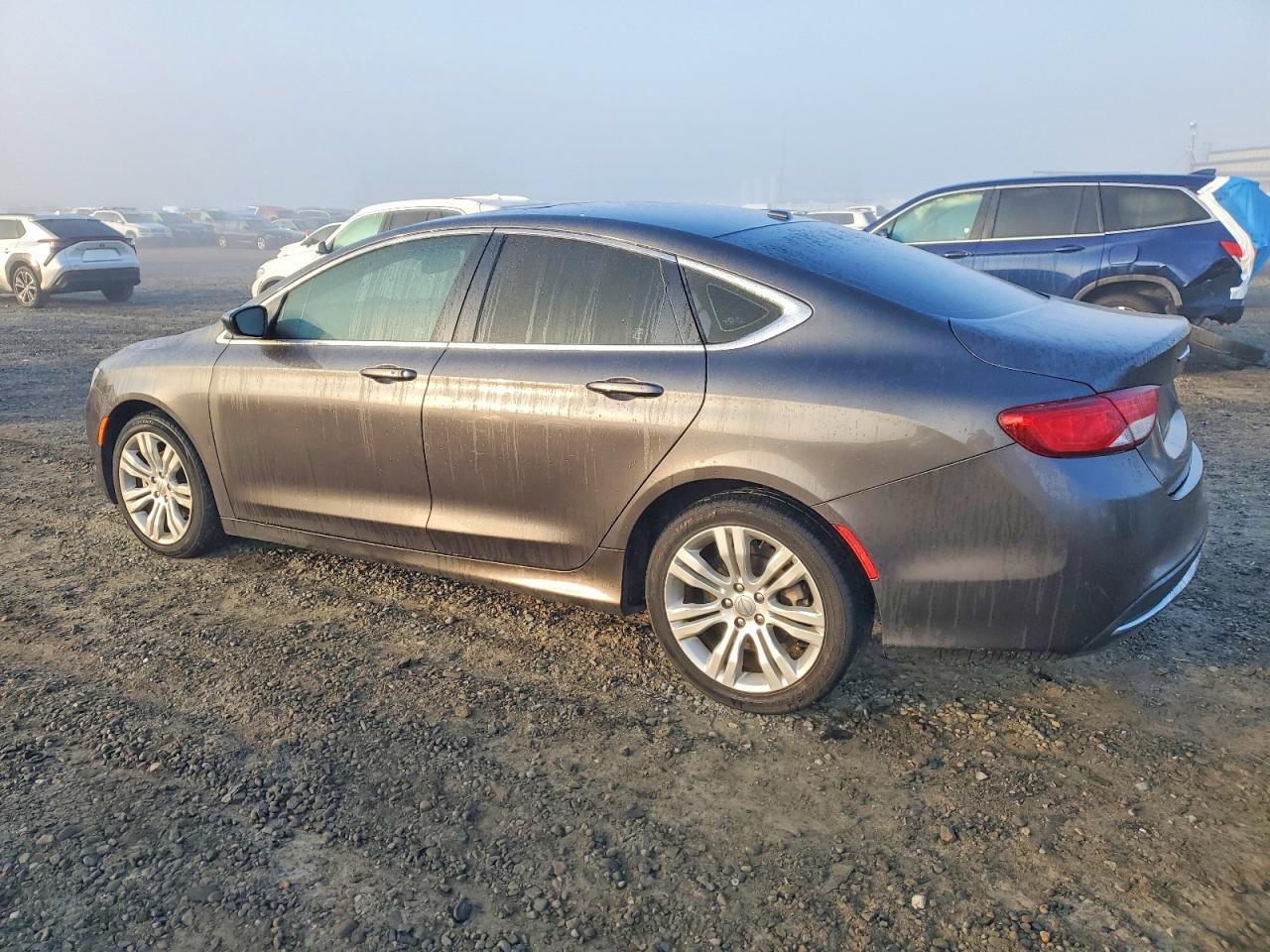 2015 Chrysler 200 Limited - Фото 2