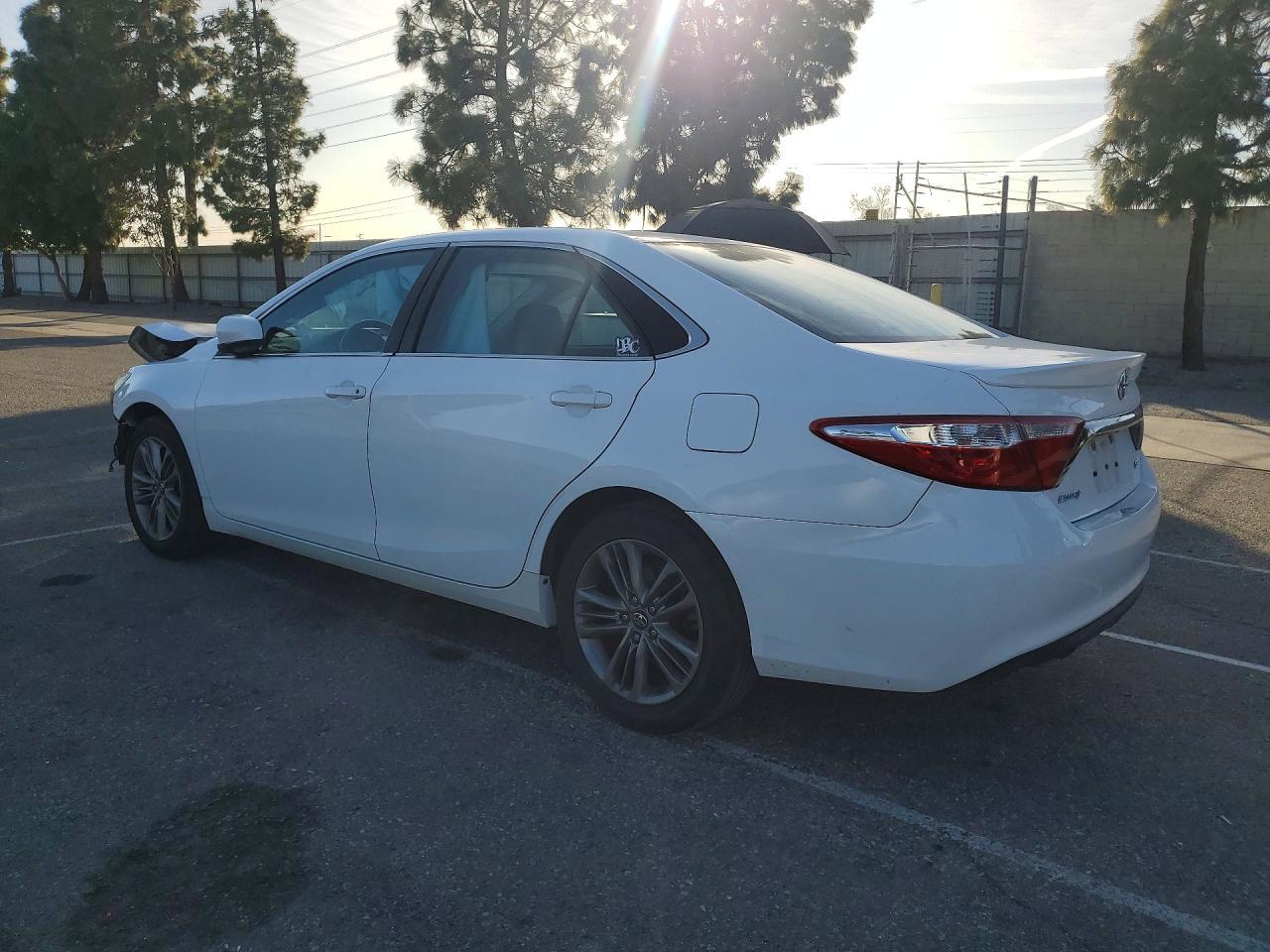 2017 Toyota Camry Se - Фото 2