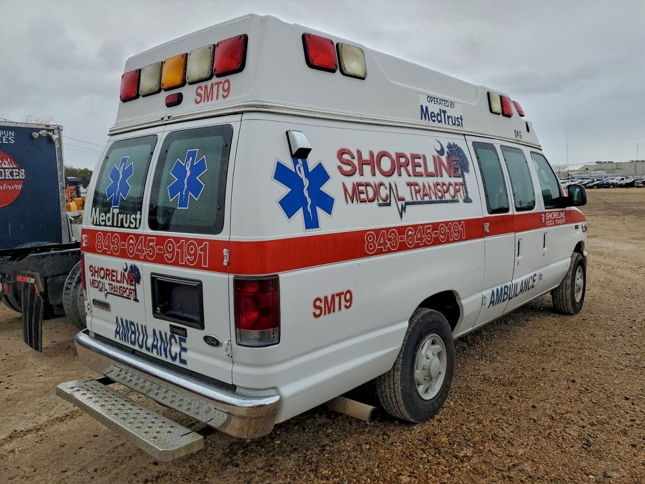 2009 Ford E350 Ambulance - Image 3