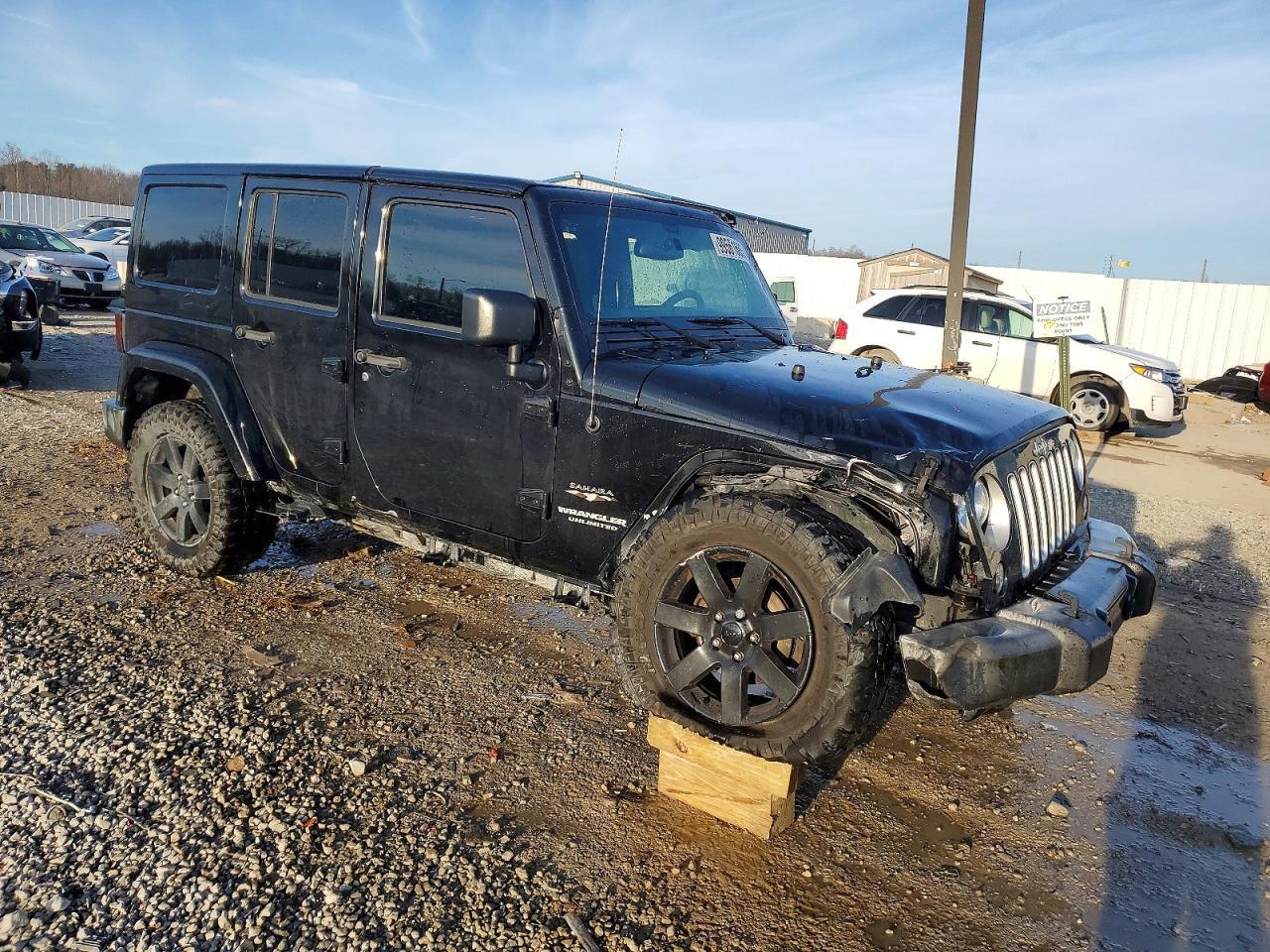 2016 Jeep Wrangler Unlimited Sahara - Image 4