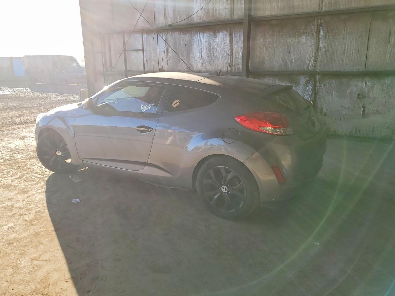 2015 Hyundai Veloster - Image 2