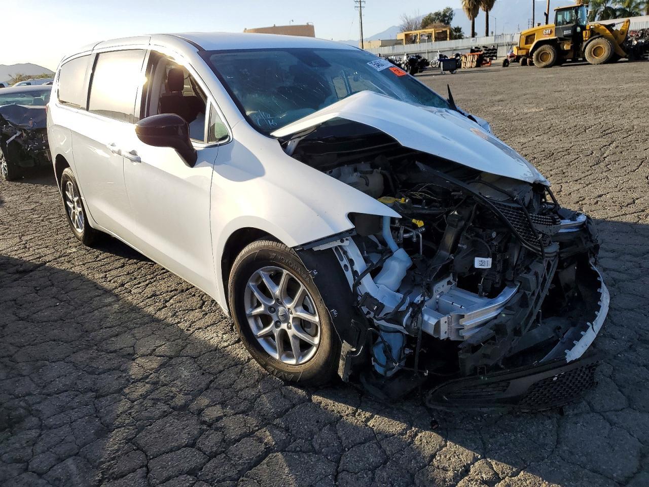 2024 Chrysler Voyager Lx - Image 4