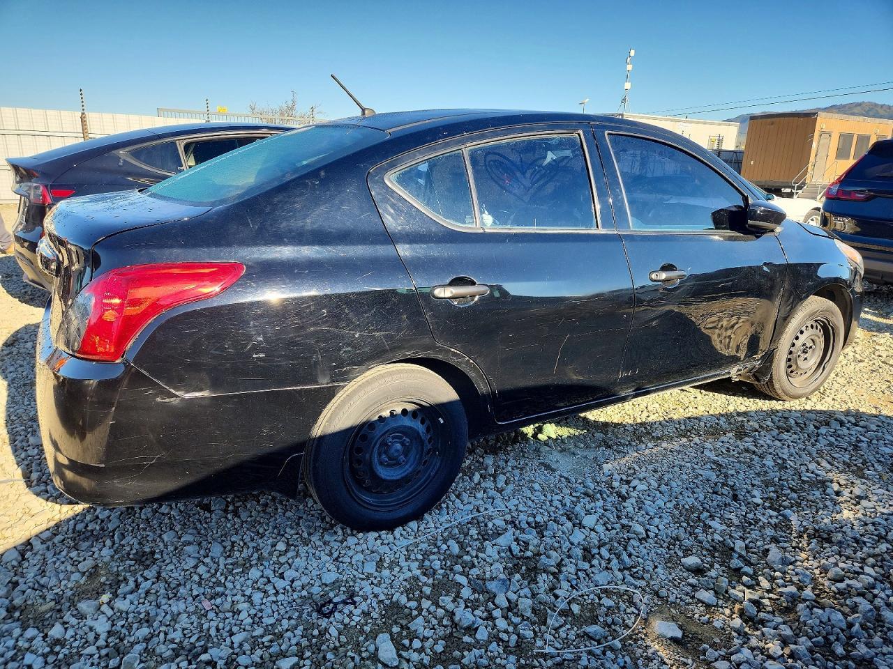 2018 Nissan Versa S - Фото 3