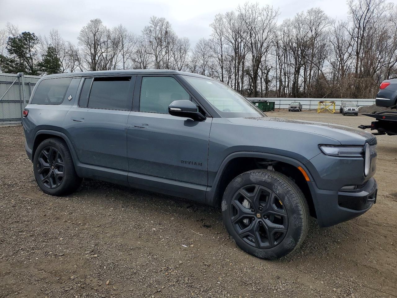 2025 Rivian R1S Adventure - Фото 4
