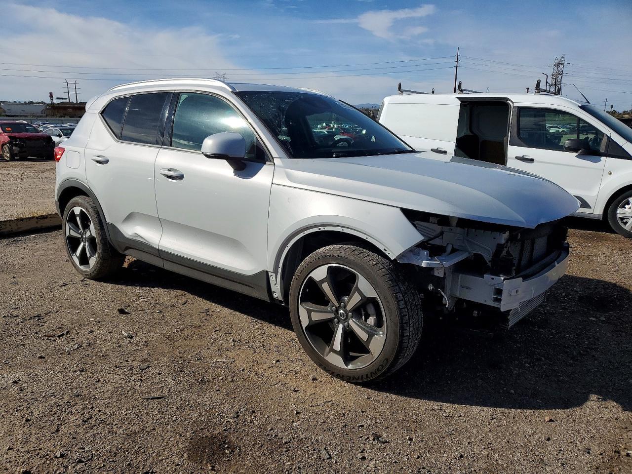 2020 Volvo Xc40 T5 Momentum - Фото 4