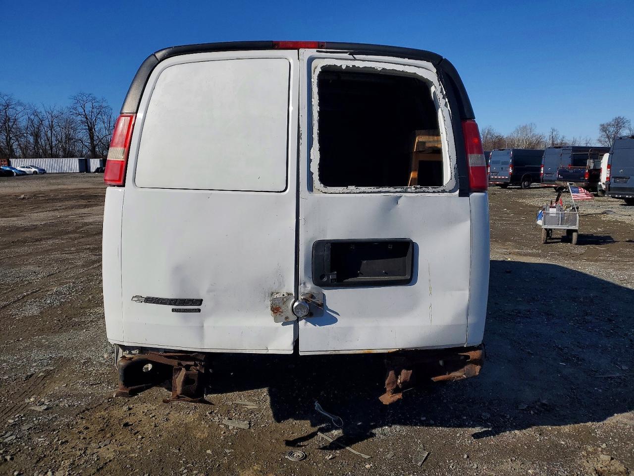 2013 Chevrolet Express G2500 Delivery Van - Фото 6