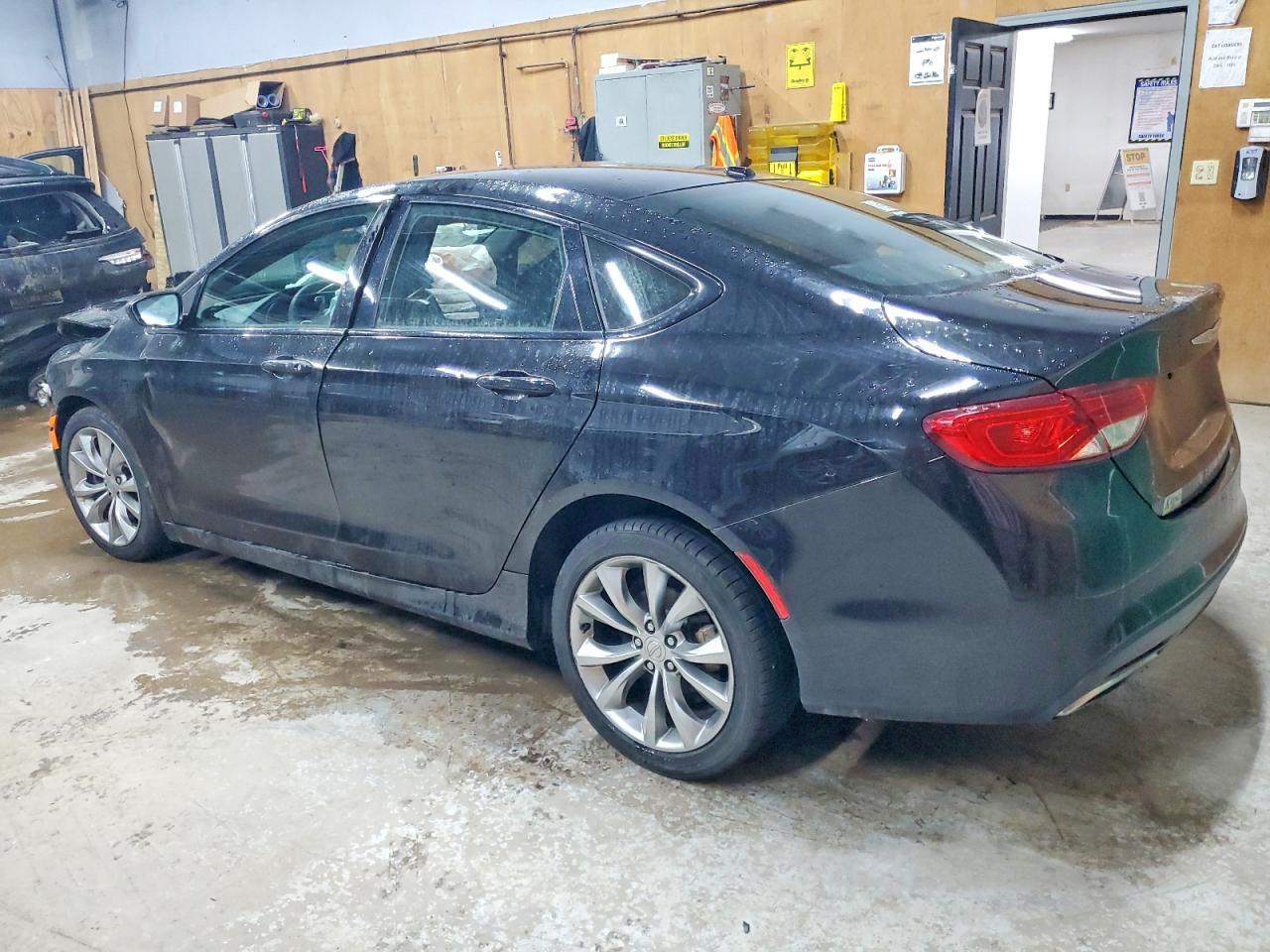 2015 Chrysler 200 S - Фото 2