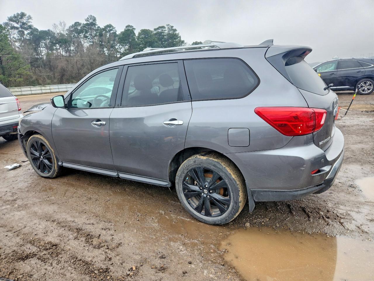 2019 Nissan Pathfinder S - Image 2