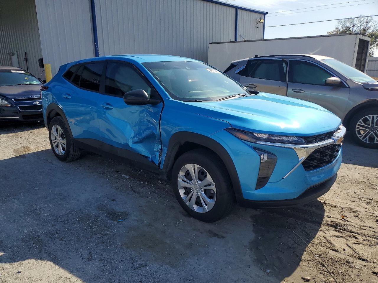 2025 Chevrolet Trax Ls - Фото 4