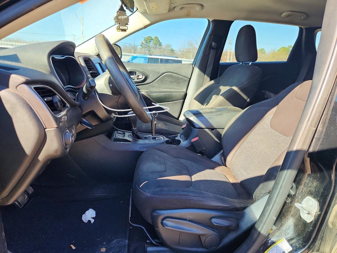 2019 Jeep Cherokee Latitude - Image 7