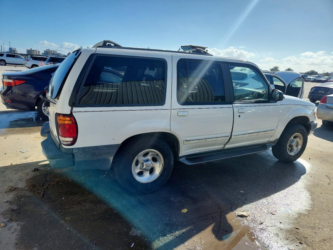 2000 Ford Explorer Xlt - Image 3
