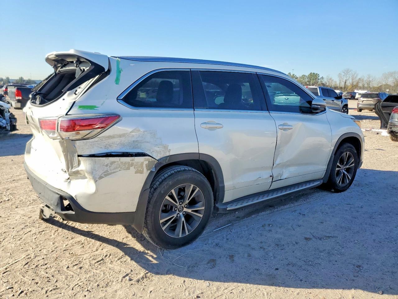 2016 Toyota Highlander Xle - Image 3
