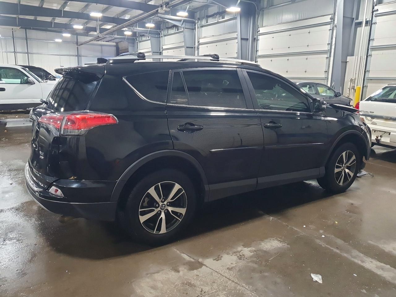2017 Toyota Rav4 Xle - Image 3
