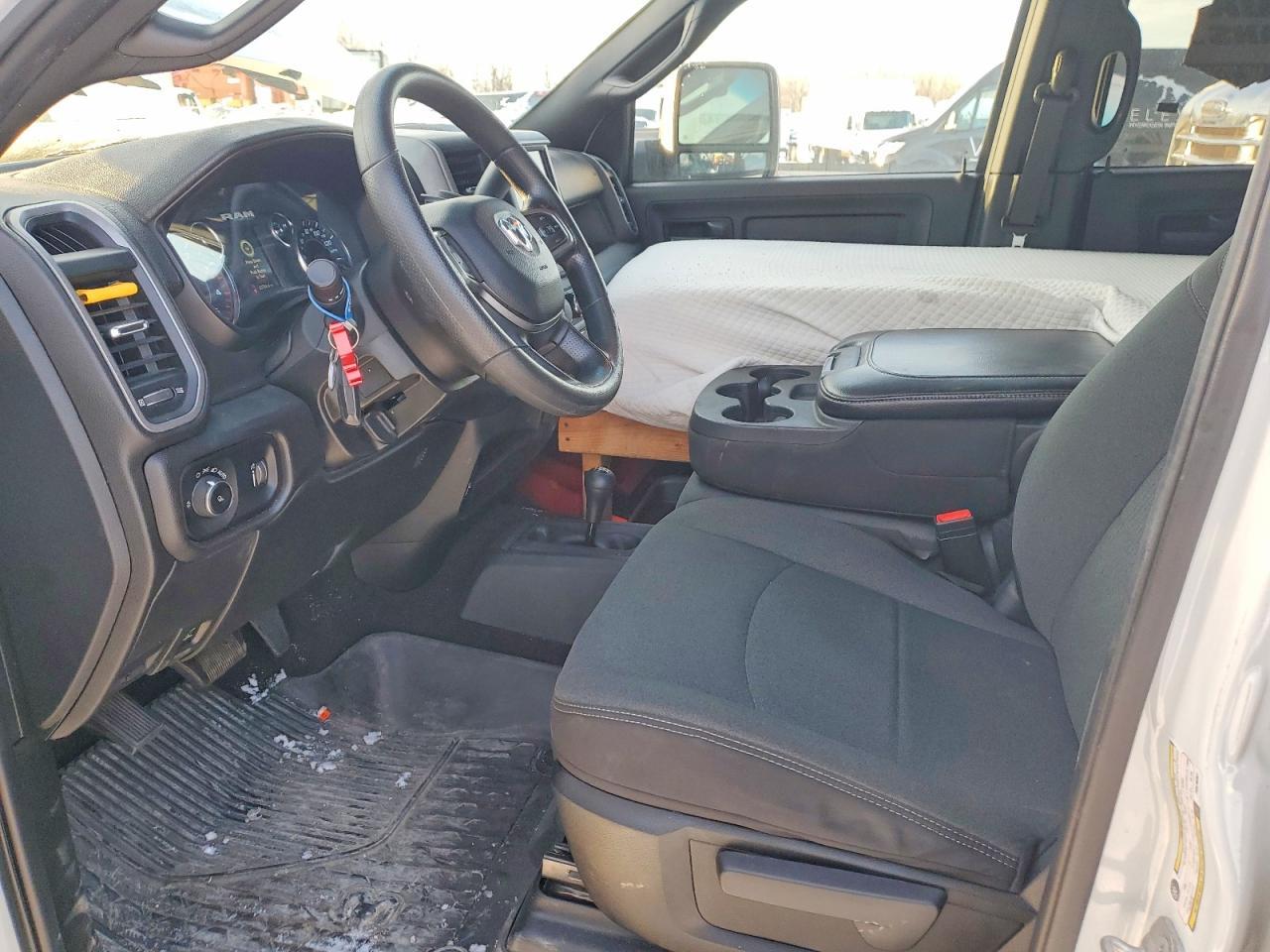 2023 Ram 3500 Tradesman Truck Cab And Chassis - Фото 7